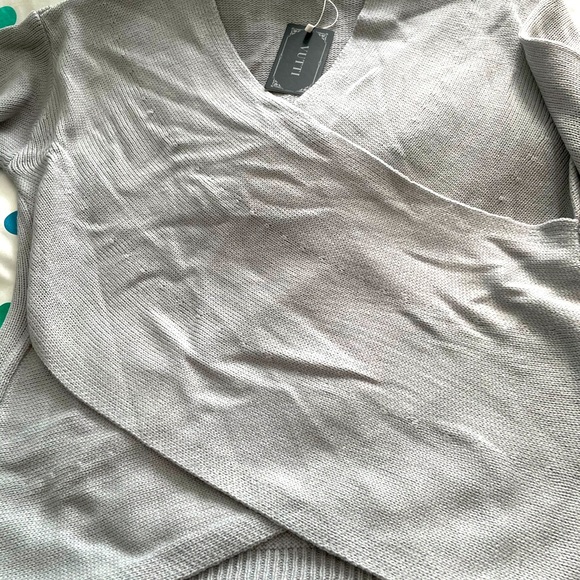 Lightweight wrap sweater. Marked as XL but M/L - Picture 3 of 3